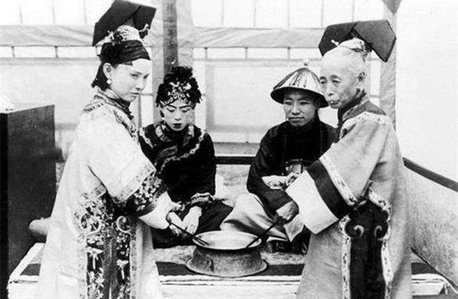 Ảnh hiếm hé lộ hôn lễ xa hoa của gia đình quý tộc Trung Hoa thời nhà Thanh