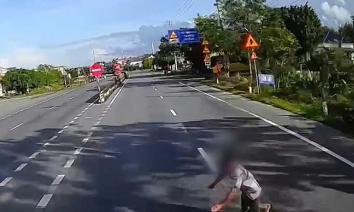 Vợ chết ở nhà chưa rõ nguyên nhân, chồng ra đường lao vào xe tải