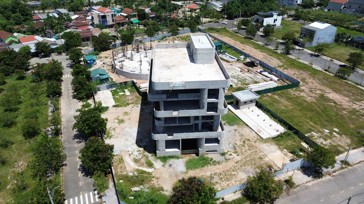 Cận cảnh toà nhà công nghệ ở Huế 'đứng bánh' vì nhà thầu thi công 'chạy làng'