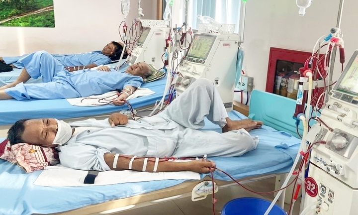 Vượt lũ dữ đi chữa bệnh ở Thái Nguyên