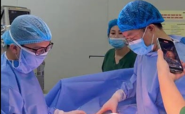 Ca song sinh chào đời hiếm gặp, 80.000 ca mới có một