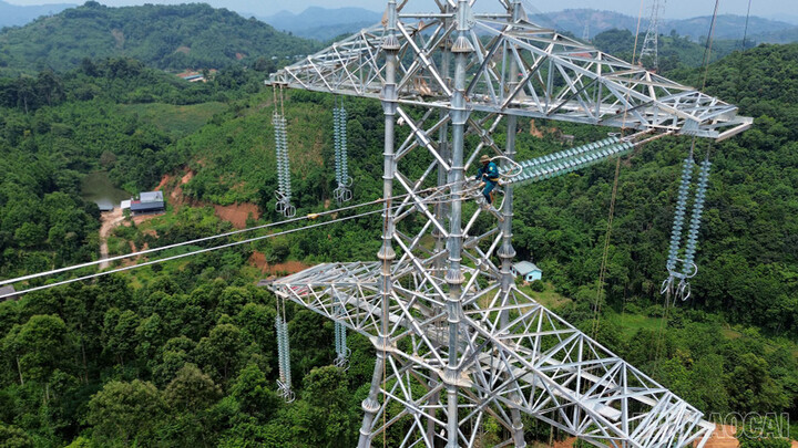 Thi công thần tốc, đường dây 500 kV Lào Cai - Vĩnh Yên về đích trước 8 tháng