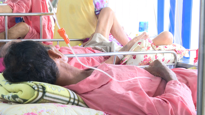 Thuốc lá khiến nhiều người nhập viện vì bệnh phổi tắc nghẽn