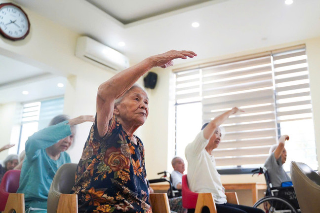 Ngày 20/10 đặc biệt của các cụ bà ở trung tâm dưỡng lão