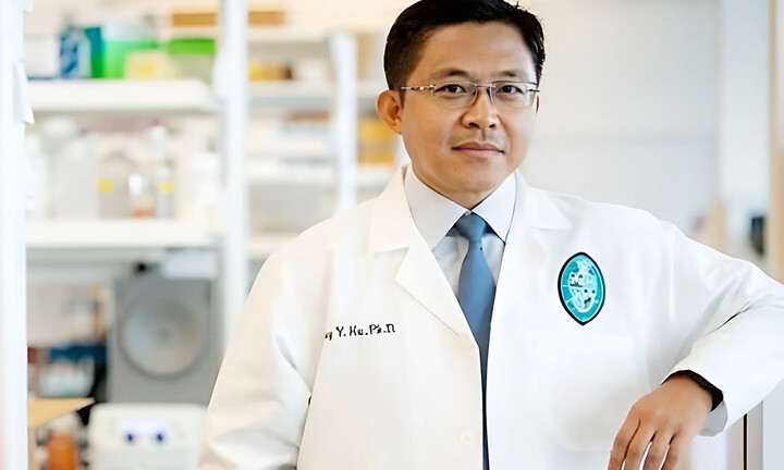 Giáo sư y sinh từ bỏ hàng triệu USD tài trợ ở Mỹ, về nước làm hiệu trưởng