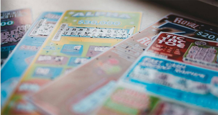 Người đàn ông may mắn kỳ lạ: Trúng độc đắc ở cả 2 nơi với cùng một dãy số