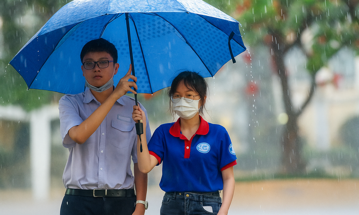 Các địa phương lên phương án cho học sinh nghỉ, học trực tuyến ứng phó bão số 12