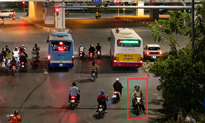 Tài xế thản nhiên vượt đèn đỏ, đi ngược chiều dưới mạng lưới 'mắt thần' AI