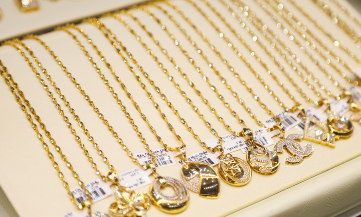 Giá vàng hôm nay 22/10: Vì sao giá vàng bất ngờ rơi tự do?