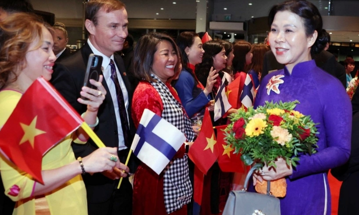 Phu nhân Tổng Bí thư Tô Lâm thăm lớp học tiếng Việt ở Phần Lan