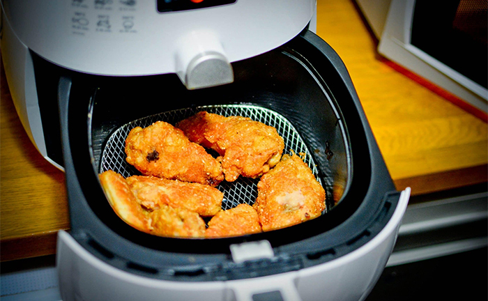 8 loại thực phẩm 'kỵ' nồi chiên không dầu