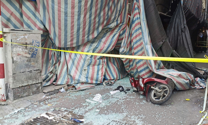 Rơi bê tông, kính khiến 2 người thương vong: Thông tin mới nhất