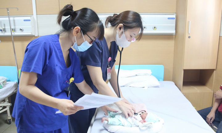 Phú Thọ: Điều trị thành công bé sinh non tuần thứ 27, nặng 1kg