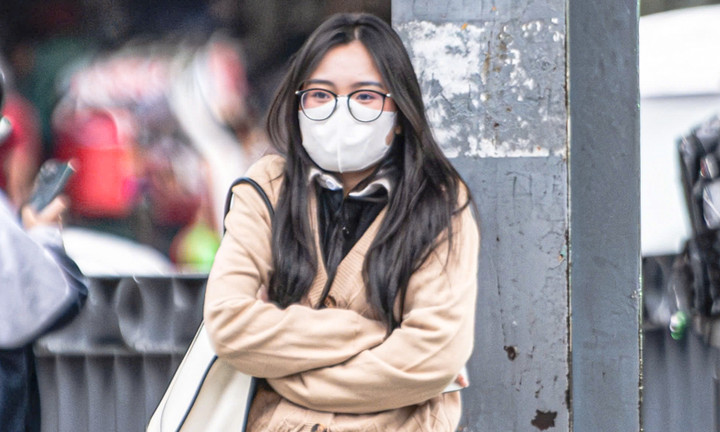 Không khí lạnh tăng cường, người Hà Nội co ro trong mưa lạnh 18°C