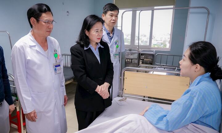 Cộng đồng mạng tri ân các điều dưỡng liều mình cứu bệnh nhi khỏi kẻ truy sát 