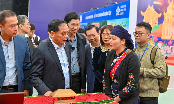 Phó Thủ tướng Bùi Thanh Sơn kiểm tra tiến độ triển khai Hội chợ mùa Thu 2025