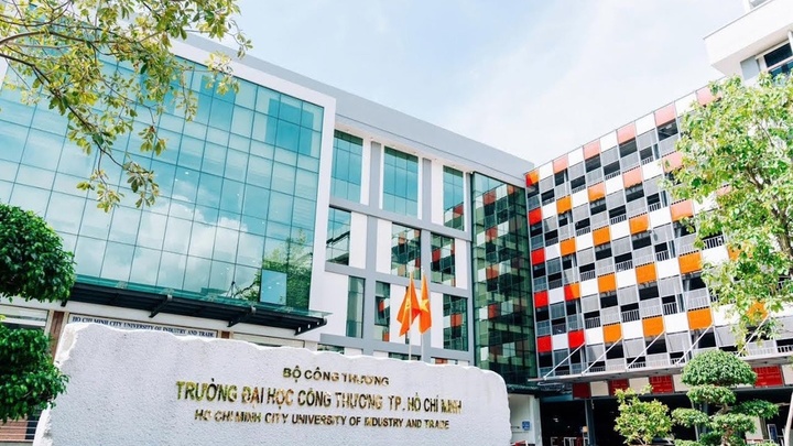 Sinh viên phản ứng giờ vào học từ 6h30, trường lên tiếng