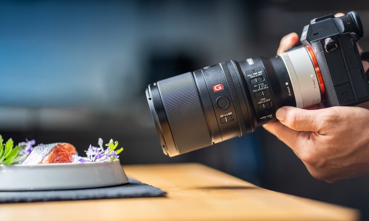 Sony ra mắt ống kính tele macro FE 100mm F2.8 Macro GM OSS