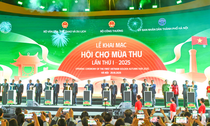 Toàn cảnh lễ khai mạc Hội chợ mùa Thu lần thứ nhất 2025