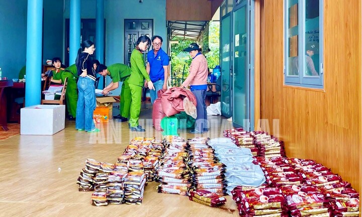 Tạm giữ giám đốc công ty nghi làm cà phê giả, thu giữ 5 tấn nguyên liệu