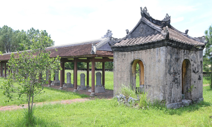 Hoang lạnh Văn Thánh Miếu triều Nguyễn sau khi lỡ hẹn trùng tu