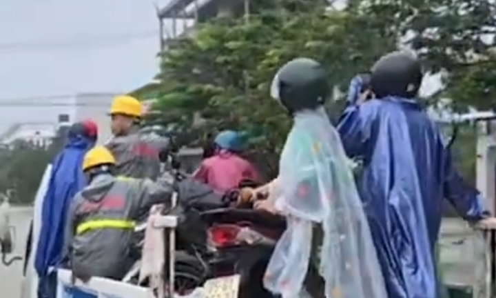 TP Huế: Nước lên nhanh, hàng trăm hộ dân di dời khẩn cấp