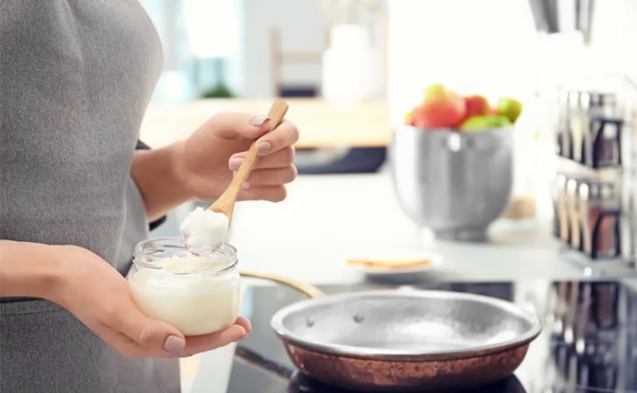 Có nên dùng dầu dừa thay thế dầu ăn?