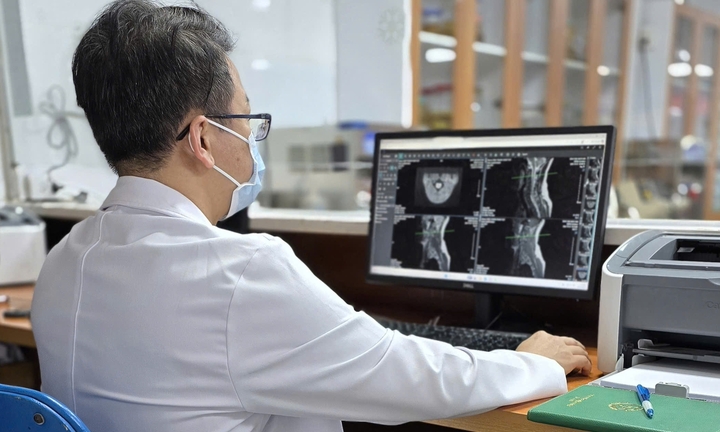 Liệt tứ chi vì 'thú vui' bóng cười