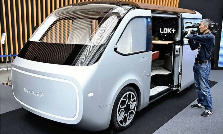 Sharp chuẩn bị tung ra mẫu xe điện ý tưởng có phòng chiếu phim