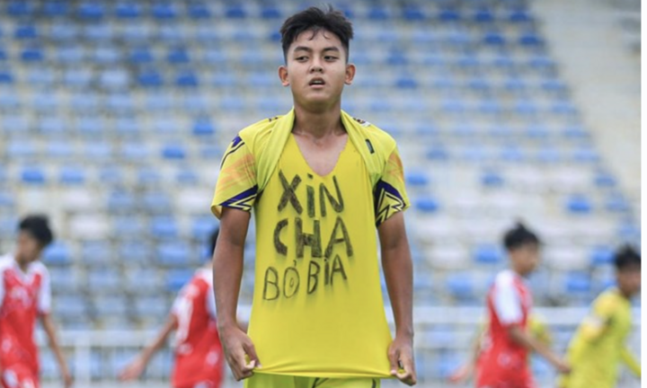 Đằng sau câu chuyện cầu thủ U14 Hà Nội 'xin cha bỏ bia'