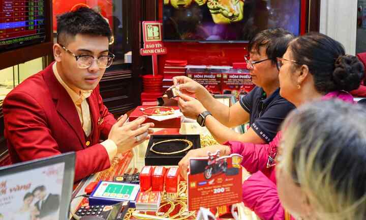 Giá vàng giảm, có nên đầu tư ngay lúc này?