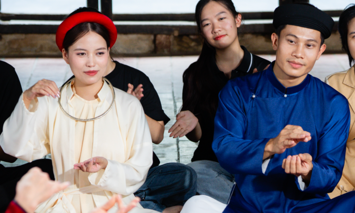 Vợ chồng anh Tạ 'Mưa đỏ' kể chuyện tình đất Tổ trong MV 'Hẹn hò Phú Thọ'