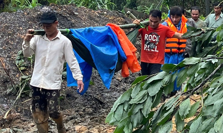 Sạt lở đất vùi lấp 5 người ở Đà Nẵng, 3 nạn nhân bị thương nặng