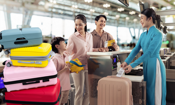 Thu phí hành lý xách tay quá cân tại cửa ra máy bay, Vietnam Airlines nói gì? 