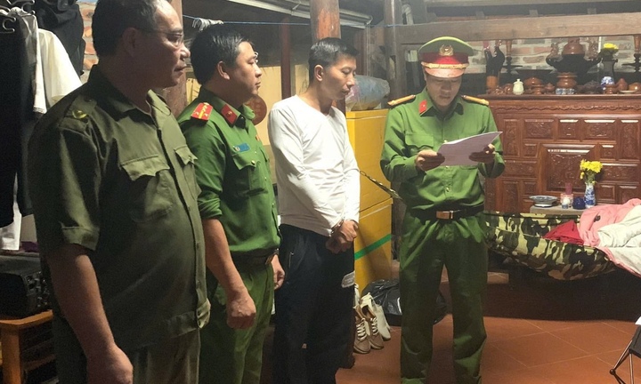 ‘Ma men’ lái ô tô tông xe, tát tài xế taxi, bóp cổ hành khách rồi bỏ chạy