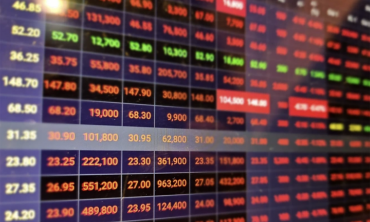 Thị trường 'rực lửa', VN-Index mất gần 30 điểm