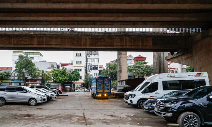 Các bãi xe gầm cầu cạn Hà Nội trước hạn chót 'xoá sổ' ngày 30/10 