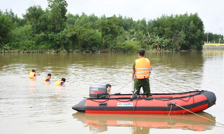 Nam thanh niên bị lũ cuốn thiệt mạng khi chạy xe qua cầu ở Quảng Ngãi