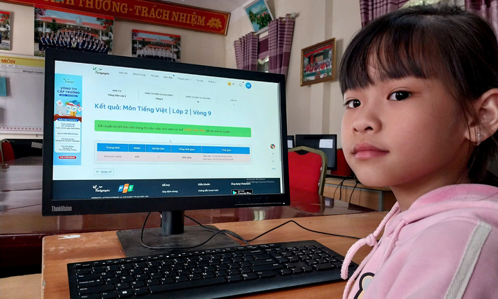 Khoảnh khắc khó quên của học trò vùng cao khi lần đầu chạm vào bàn phím