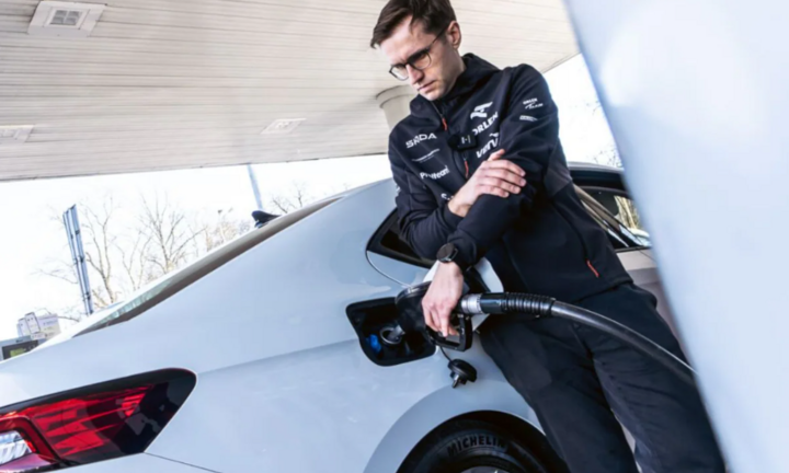 Xe Skoda Superb lập kỷ lục thế giới: Chạy hơn 2.800 km chỉ với một bình dầu