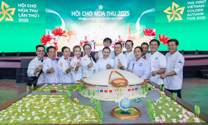 Mô hình Trung tâm triển lãm Việt Nam tại Hội chợ mùa Thu xác lập kỷ lục