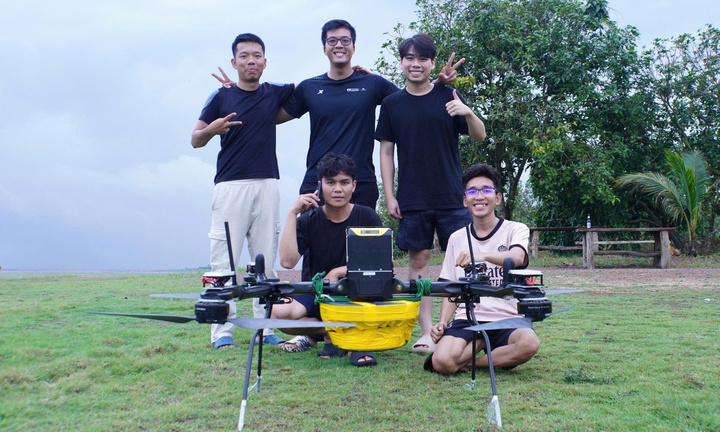 Cựu sinh viên Bách khoa chế tạo máy bay không người lái xuất khẩu sang Mỹ
