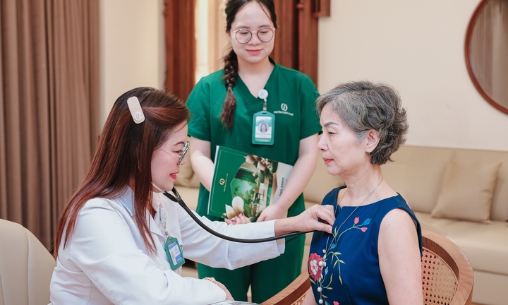 'Đi học bán trú' tuổi 70: Hành trình tìm lại niềm vui của những người già cô đơn