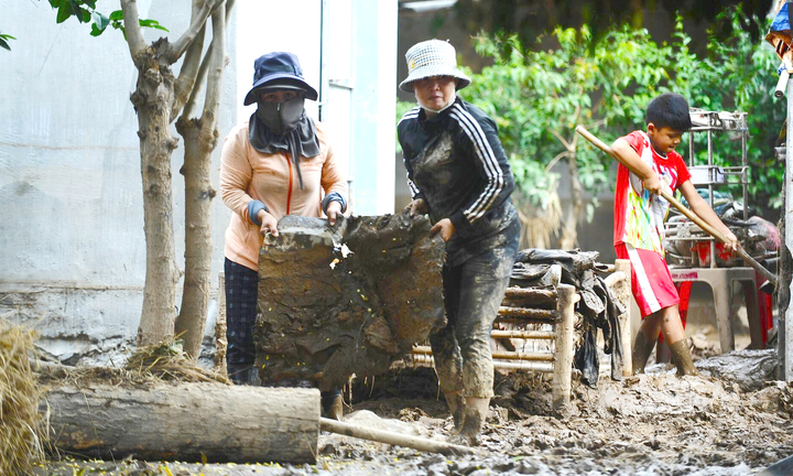 Người dân Lâm Đồng giúp nhau dựng lại từng mái nhà sau sự cố vỡ hồ chứa nước