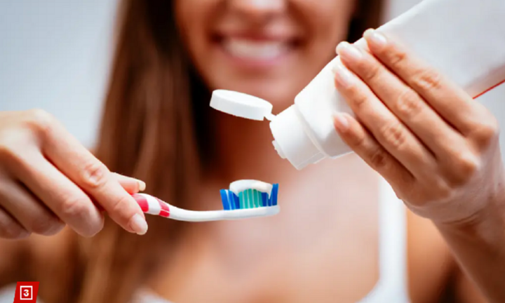 Nên đánh răng trước hay sau bữa sáng?