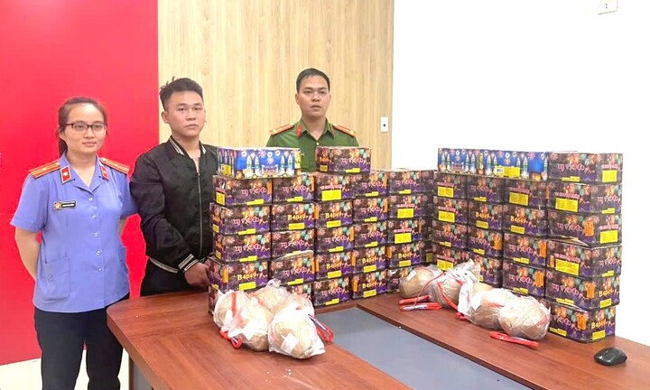 Bắt giữ kẻ buôn hơn 1 tạ pháo nổ từ nước ngoài về Nghệ An