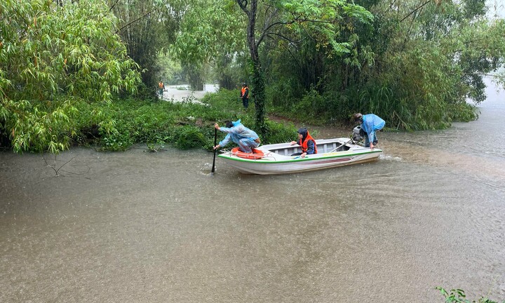 6 người chết và mất tích, hàng nghìn nhà dân ở Quảng Ngãi bị ngập do mưa lớn