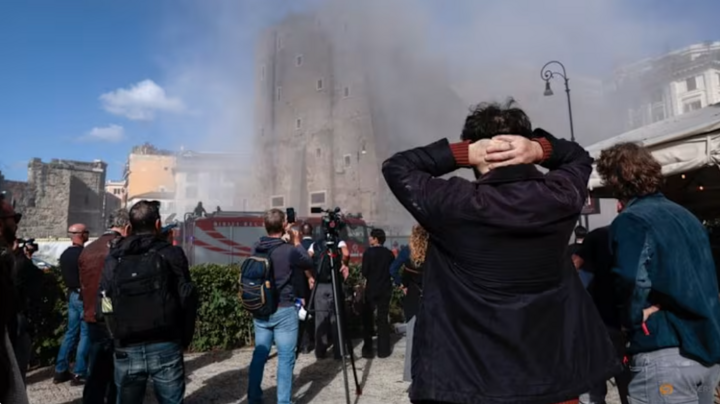 Tháp từ thời Trung cổ sụp đổ ngay trung tâm Rome