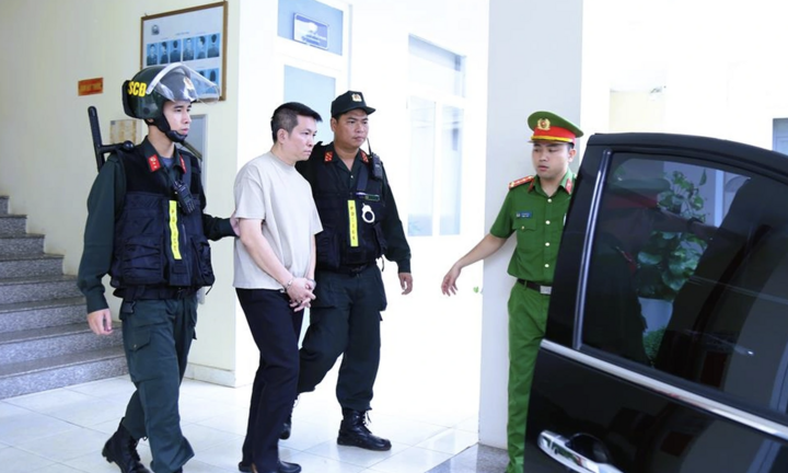 Bắt giam chồng ca sĩ Đoàn Di Băng