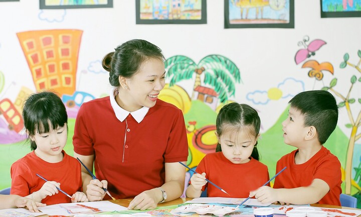 Bộ GD&ĐT: Lương của hầu hết giáo viên đang thấp hơn các ngành khác